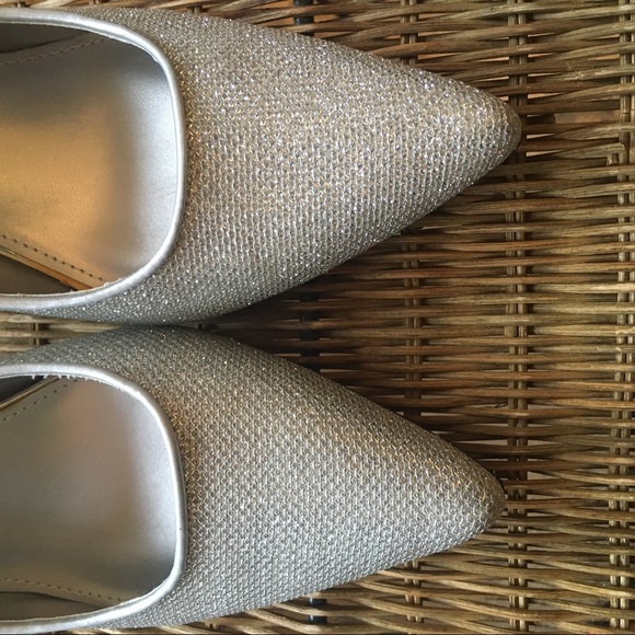 Silver Sparkle Classic Pumps Size 9 NWOT - Picture 4 of 7